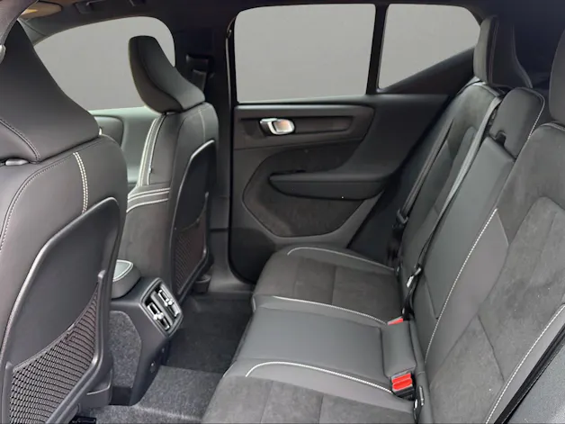 Volvo XC40 B3 Benzin Mild Hybrid Plus Dark DCT