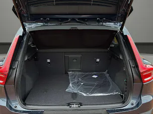 Volvo XC40 B3 Benzin Mild Hybrid Plus Dark DCT