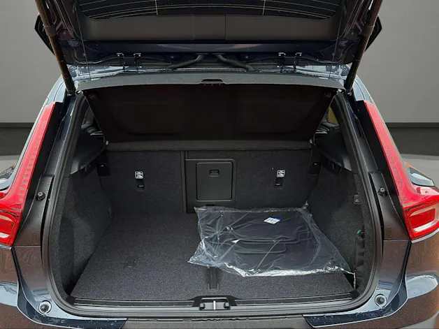 Volvo XC40 B3 Benzin Mild Hybrid Plus Dark DCT