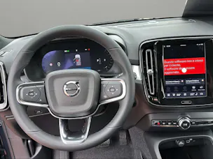 Volvo XC40 B3 Benzin Mild Hybrid Plus Dark DCT