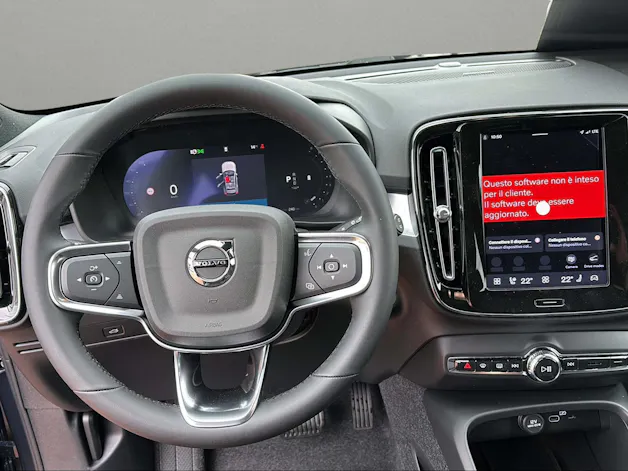 Volvo XC40 B3 Benzin Mild Hybrid Plus Dark DCT