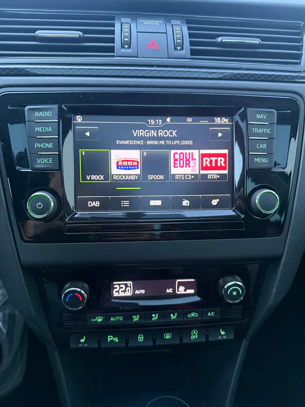 Škoda Rapid Spaceback 1.2 TSI Monte Carlo *PANORAMADACH*DAB*NAVI*BLUETOOTH*MFK FRISCH*