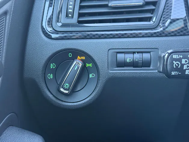 Škoda Rapid Spaceback 1.2 TSI Monte Carlo *PANORAMADACH*DAB*NAVI*BLUETOOTH*MFK FRISCH*