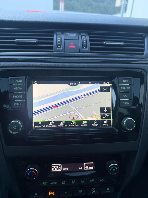 Škoda Rapid Spaceback 1.2 TSI Monte Carlo *PANORAMADACH*DAB*NAVI*BLUETOOTH*MFK FRISCH*