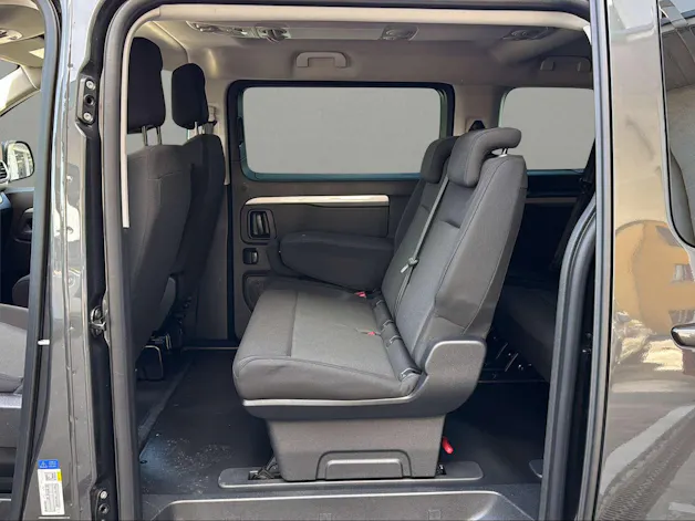 Peugeot Traveller 2.2 BlueHDi Family Edition Standard EAT8