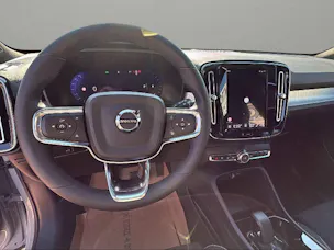 Volvo XC40 B3 Benzin Mild Hybrid Plus Dark DCT