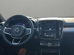 Volvo XC40 B3 Benzin Mild Hybrid Plus Dark DCT