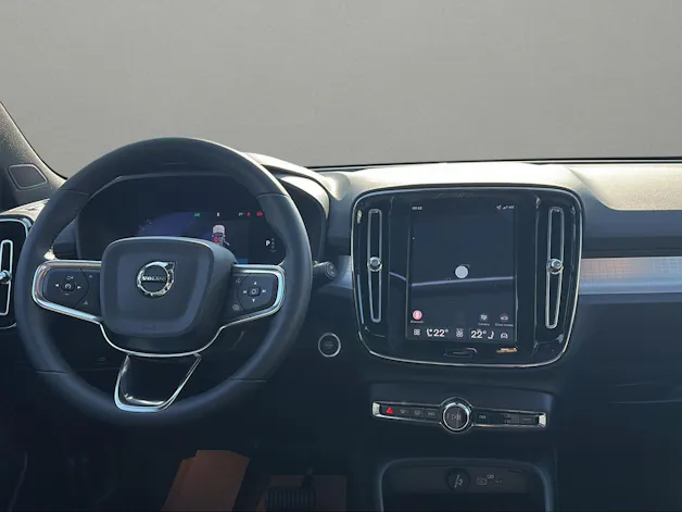 Volvo XC40 B3 Benzin Mild Hybrid Plus Dark DCT