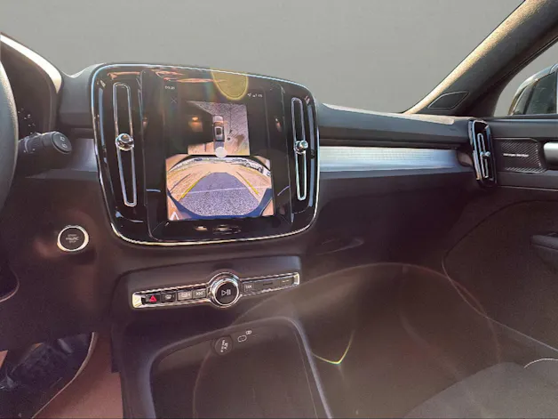 Volvo XC40 B3 Benzin Mild Hybrid Plus Dark DCT