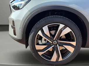 Volvo XC40 B3 Benzin Mild Hybrid Plus Dark DCT