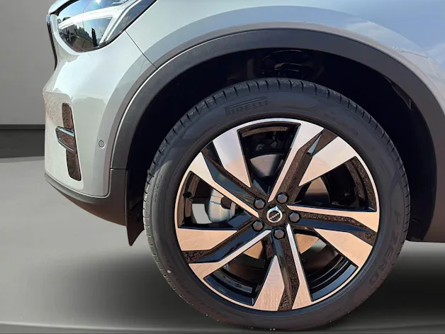 Volvo XC40 B3 Benzin Mild Hybrid Plus Dark DCT