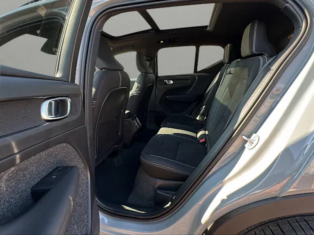 Volvo XC40 B3 Benzin Mild Hybrid Plus Dark DCT