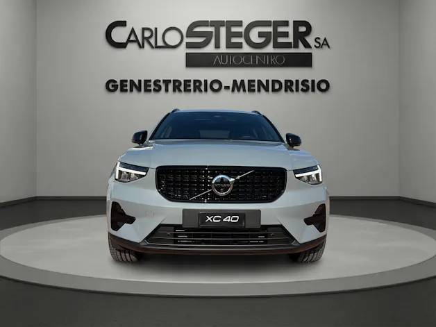 Volvo XC40 B3 Benzin Mild Hybrid Plus Dark DCT