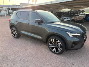Volvo XC40 B3 Benzin Mild Hybrid Plus Dark DCT