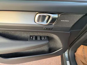 Volvo XC40 B3 Benzin Mild Hybrid Plus Dark DCT