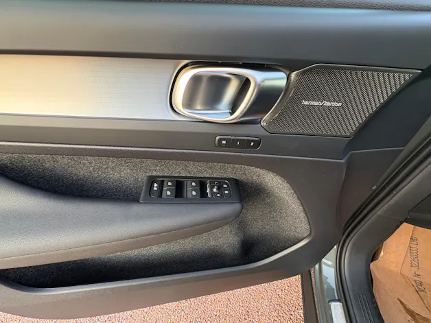 Volvo XC40 B3 Benzin Mild Hybrid Plus Dark DCT
