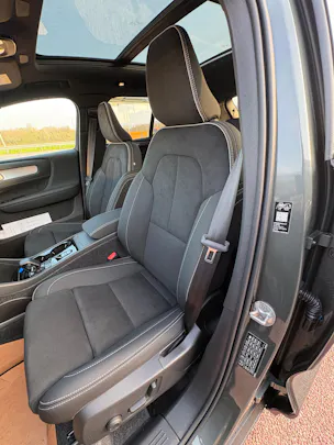 Volvo XC40 B3 Benzin Mild Hybrid Plus Dark DCT