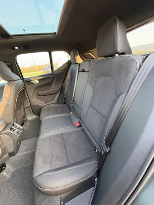 Volvo XC40 B3 Benzin Mild Hybrid Plus Dark DCT