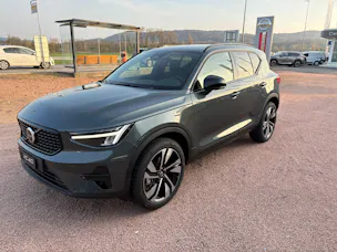 Volvo XC40 B3 Benzin Mild Hybrid Plus Dark DCT