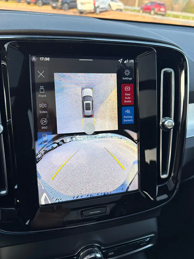 Volvo XC40 B3 Benzin Mild Hybrid Plus Dark DCT