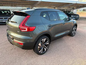 Volvo XC40 B3 Benzin Mild Hybrid Plus Dark DCT
