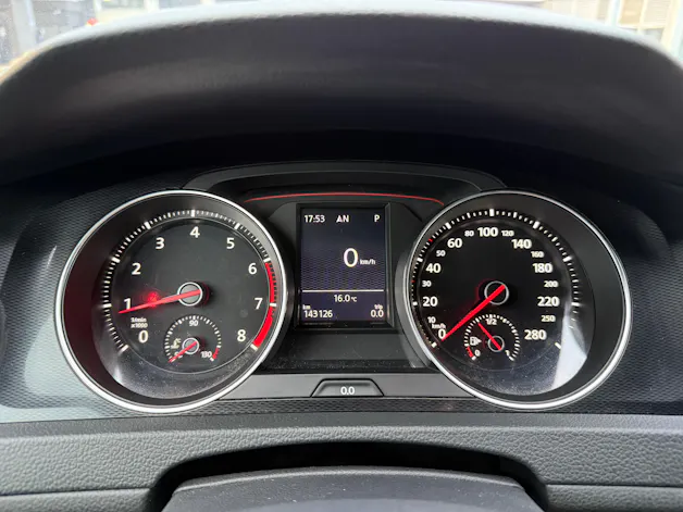 VW Golf 2.0 TSI GTI DSG *FRISCH AB MFK* ALU* XENON*DOTZ 19" ALU*