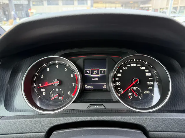 VW Golf 2.0 TSI GTI DSG *FRISCH AB MFK* ALU* XENON*DOTZ 19" ALU*
