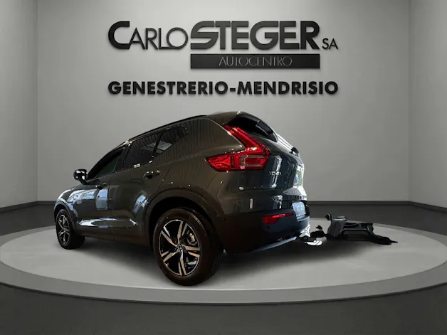 Volvo XC40 B3 Benzin Mild Hybrid Plus Dark DCT