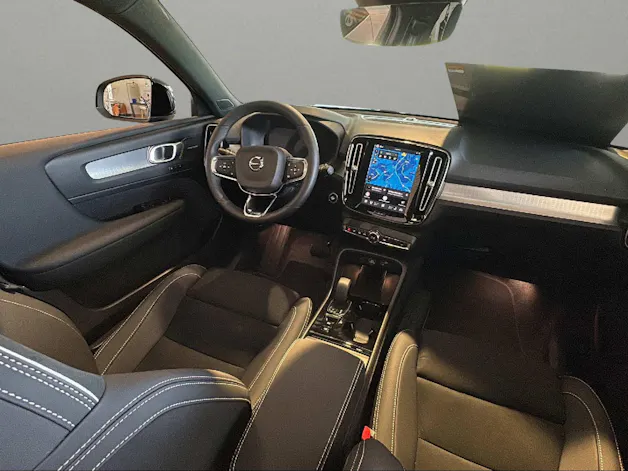 Volvo XC40 B3 Benzin Mild Hybrid Plus Dark DCT