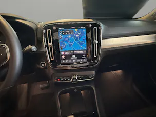 Volvo XC40 B3 Benzin Mild Hybrid Plus Dark DCT