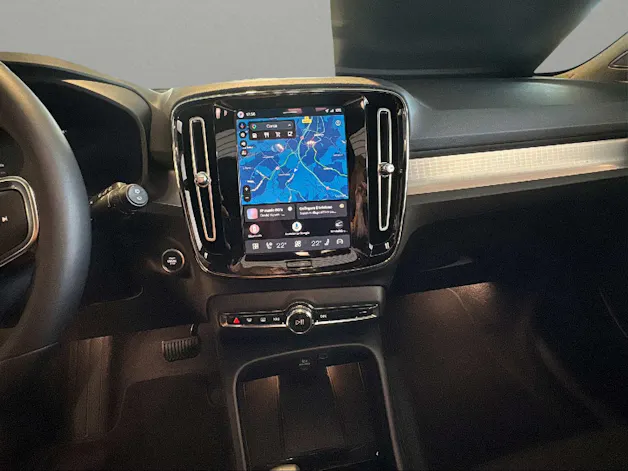 Volvo XC40 B3 Benzin Mild Hybrid Plus Dark DCT