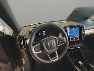 Volvo XC40 B3 Benzin Mild Hybrid Plus Dark DCT