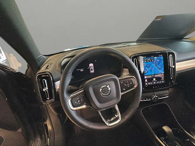 Volvo XC40 B3 Benzin Mild Hybrid Plus Dark DCT