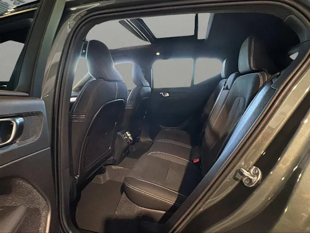 Volvo XC40 B3 Benzin Mild Hybrid Plus Dark DCT