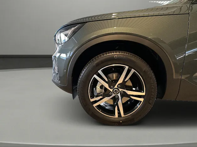 Volvo XC40 B3 Benzin Mild Hybrid Plus Dark DCT