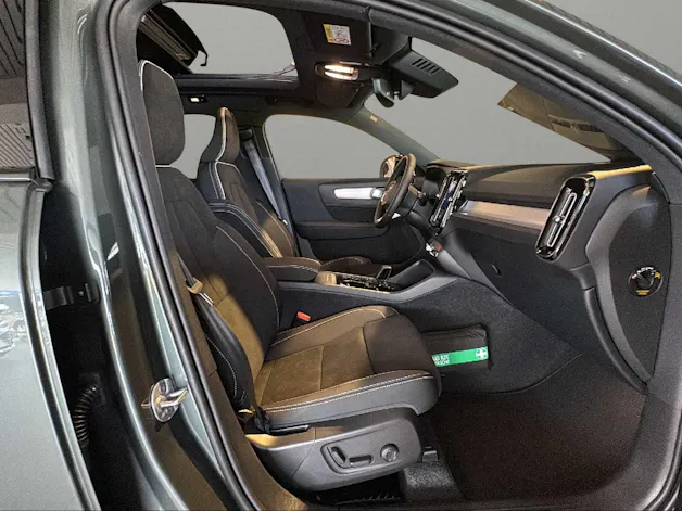 Volvo XC40 B3 Benzin Mild Hybrid Plus Dark DCT