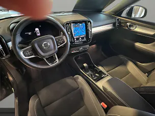Volvo XC40 B3 Benzin Mild Hybrid Plus Dark DCT