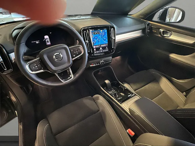 Volvo XC40 B3 Benzin Mild Hybrid Plus Dark DCT