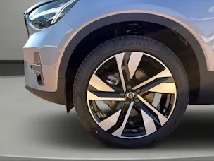 Volvo XC40 B3 Benzin Mild Hybrid Plus Dark DCT