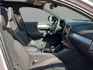 Volvo XC40 B3 Benzin Mild Hybrid Plus Dark DCT