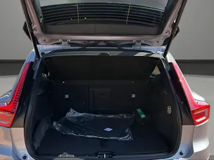 Volvo XC40 B3 Benzin Mild Hybrid Plus Dark DCT