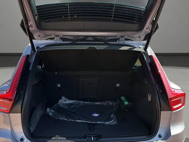 Volvo XC40 B3 Benzin Mild Hybrid Plus Dark DCT