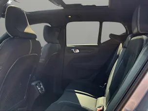Volvo XC40 B3 Benzin Mild Hybrid Plus Dark DCT