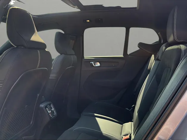 Volvo XC40 B3 Benzin Mild Hybrid Plus Dark DCT