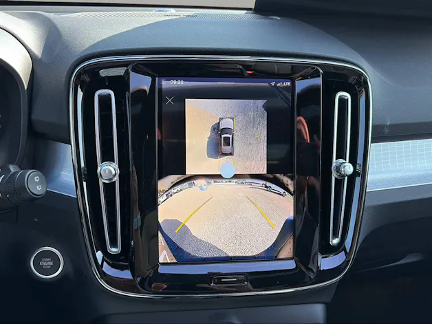 Volvo XC40 B3 Benzin Mild Hybrid Plus Dark DCT
