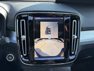 Volvo XC40 B3 Benzin Mild Hybrid Plus Dark DCT