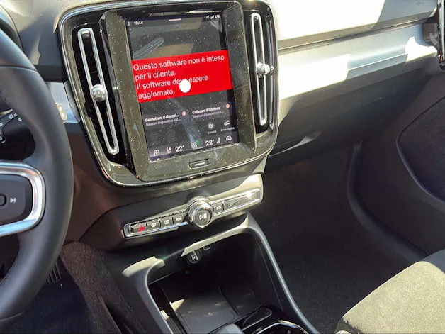 Volvo XC40 B3 Benzin Mild Hybrid Plus Dark DCT
