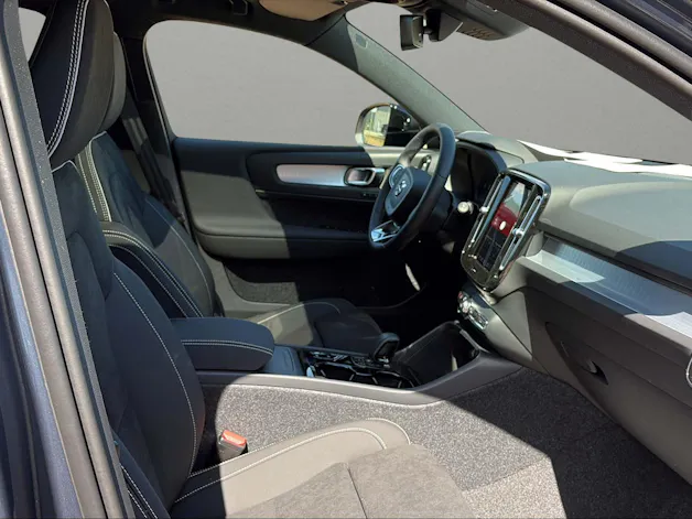 Volvo XC40 B3 Benzin Mild Hybrid Plus Dark DCT