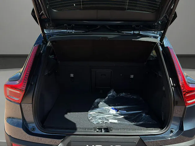 Volvo XC40 B3 Benzin Mild Hybrid Plus Dark DCT