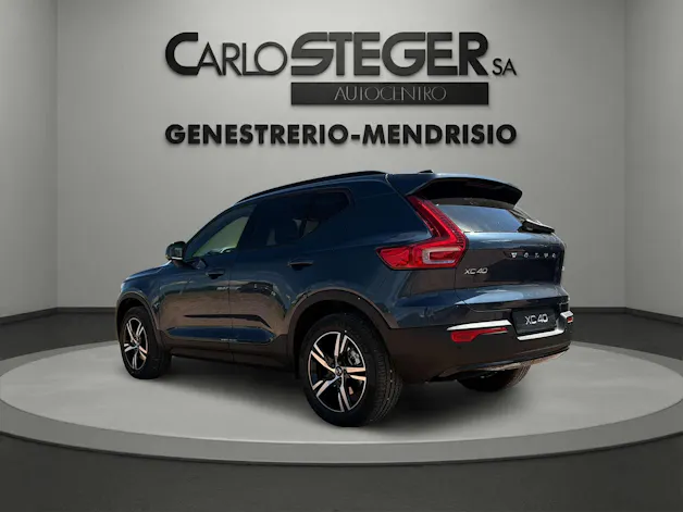 Volvo XC40 B3 Benzin Mild Hybrid Plus Dark DCT